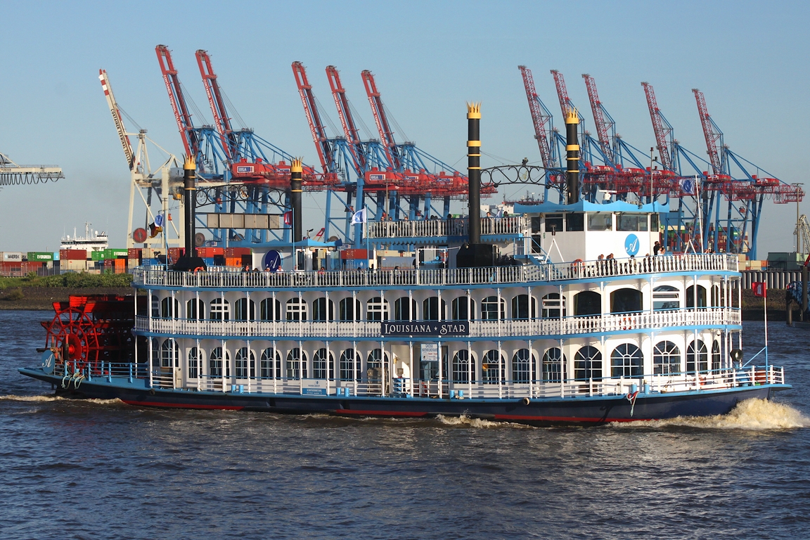 Fahrgastschiff LOUISIANA STAR (ENI 05803860); Eigner/Betreiber: Reederei Abicht; Datum: 24.05.2026; Aufnahmeort: Elbe/Hafen Hamburg, Deutschland.
