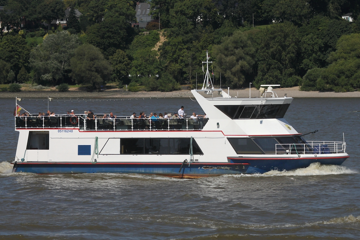 Fahrgastschiff MECKLENBURG (ENI: 05116240); Datum: 15.08.2025; Aufnahmeort: Elbe/Hafen Hamburg, Deutschland.