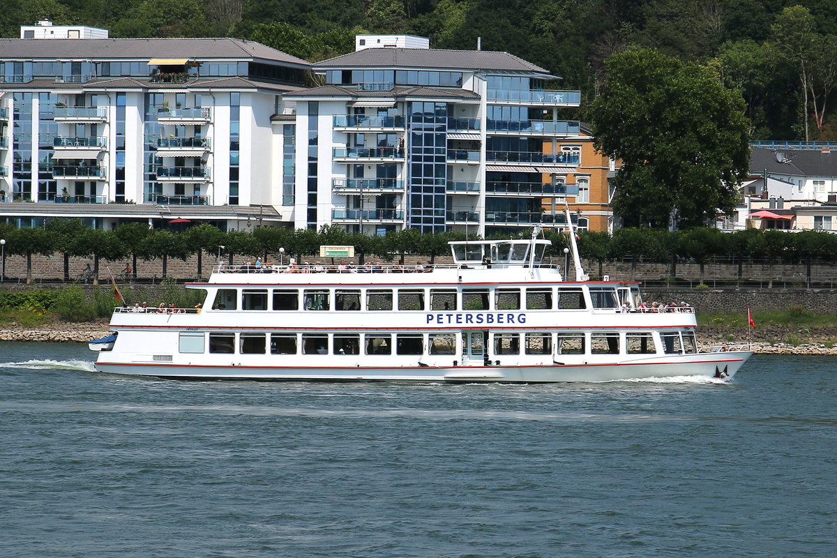 Fahrgastschiff PETERSBERG auf dem Rhein bei Königswinter am 22.07.2020.