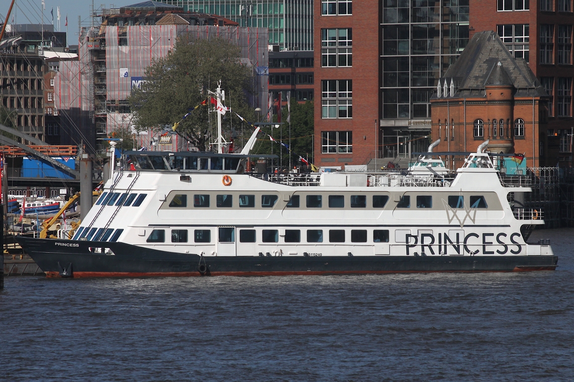 Fahrgastschiff PRINCESS (IMO 8876302); Eigner/Betreiber: Reederei Kapit�n Pr�sse; Datum: 07.05.2026; Aufnahmeort: Elbe/Hafen Hamburg, Deutschland.