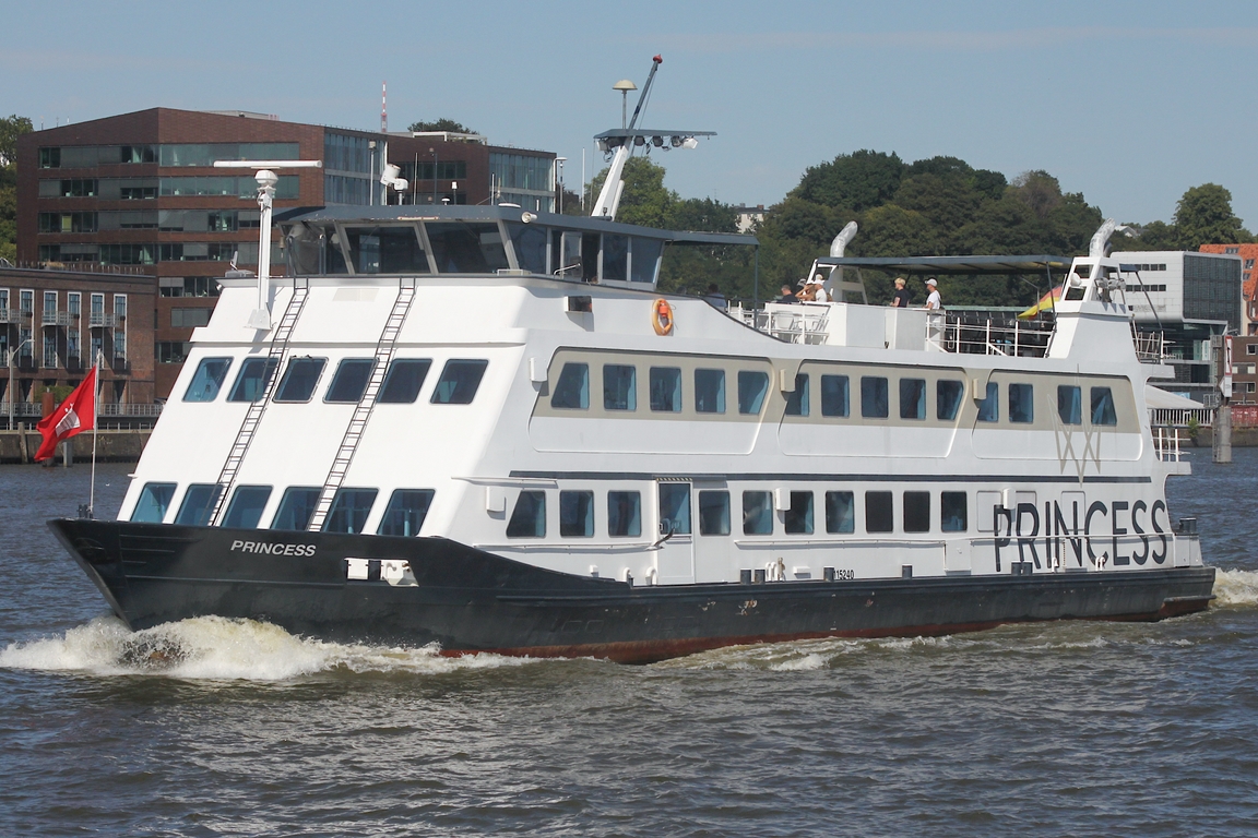 Fahrgastschiff PRINCESS (IMO 8876302); Eigner/Betreiber: Reederei Kapit�n Pr�sse; Datum: 29.07.2026; Aufnahmeort: Elbe/Hafen Hamburg, Deutschland.
