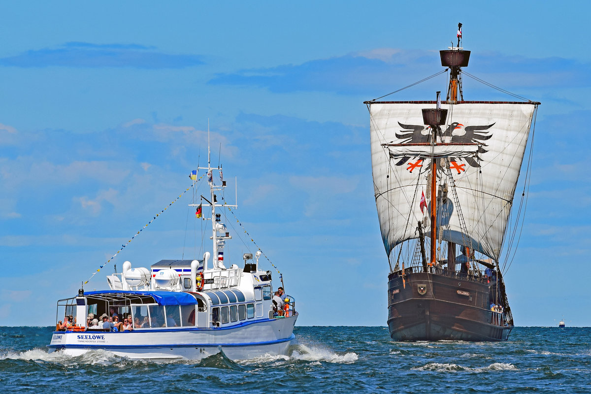 Fahrgastschiff SEELÖWE nähert sich der Kraweel LISA VON LÜBECK. Seeraum vor Lübeck-Travemünde, 1.7.2018