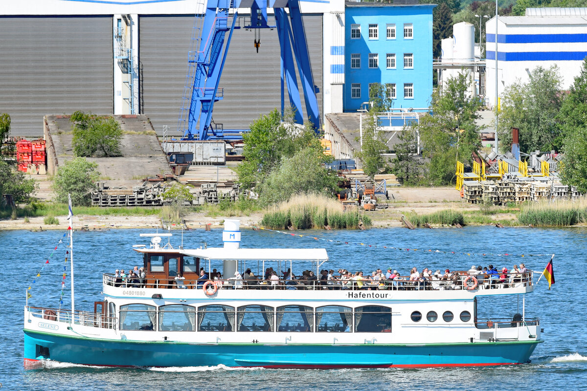 Fahrgastschiff SELENE am 05.06.2022 im Hafen von Rostock-Warnemünde