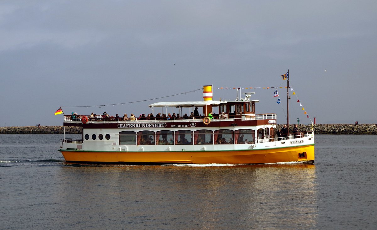 Fahrgastschiff Selene am 19.03.16 in Warnemünde