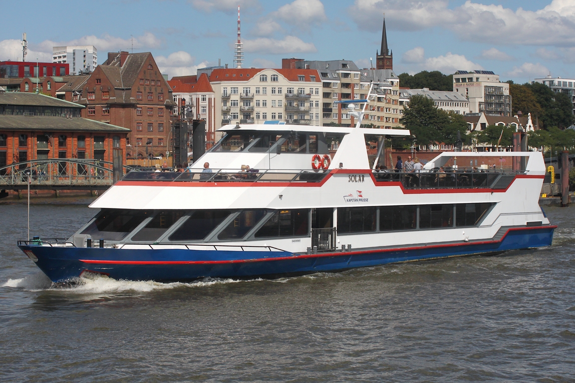Fahrgastschiff SOLAR (ENI 4306580 ); Eigner/Betreiber: Reederei Pr�sse; Datum: 25.08.2026; Aufnahmeort: Elbe/Hafen Hamburg, Deutschland.