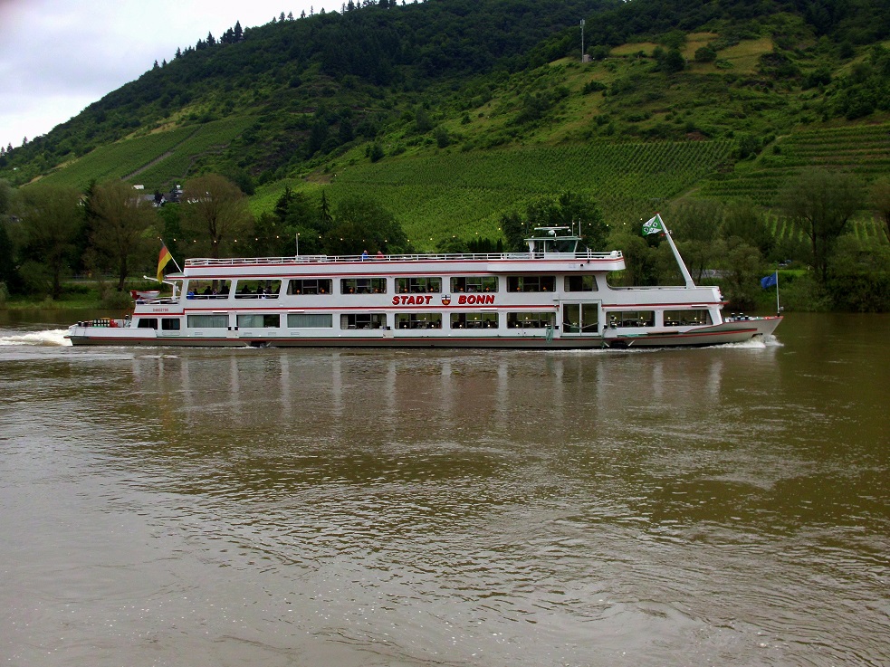 Fahrgastschiff  Stadt Bonn  als Ausflugsfahrt auf der Mosel in Cochem. [Ende Juni 2016]