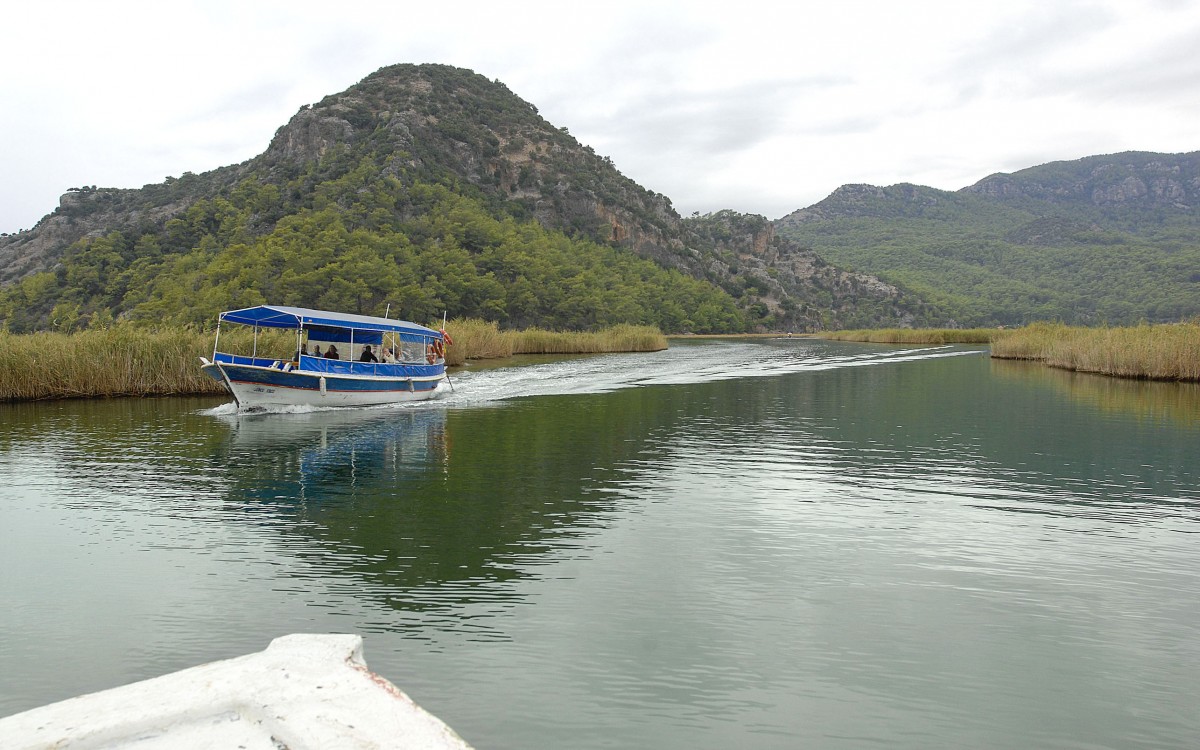 Fahrgastschiff Subecu Urcu im türkischen Kalyan-Delta. Aufnahme: Oktober 2010.