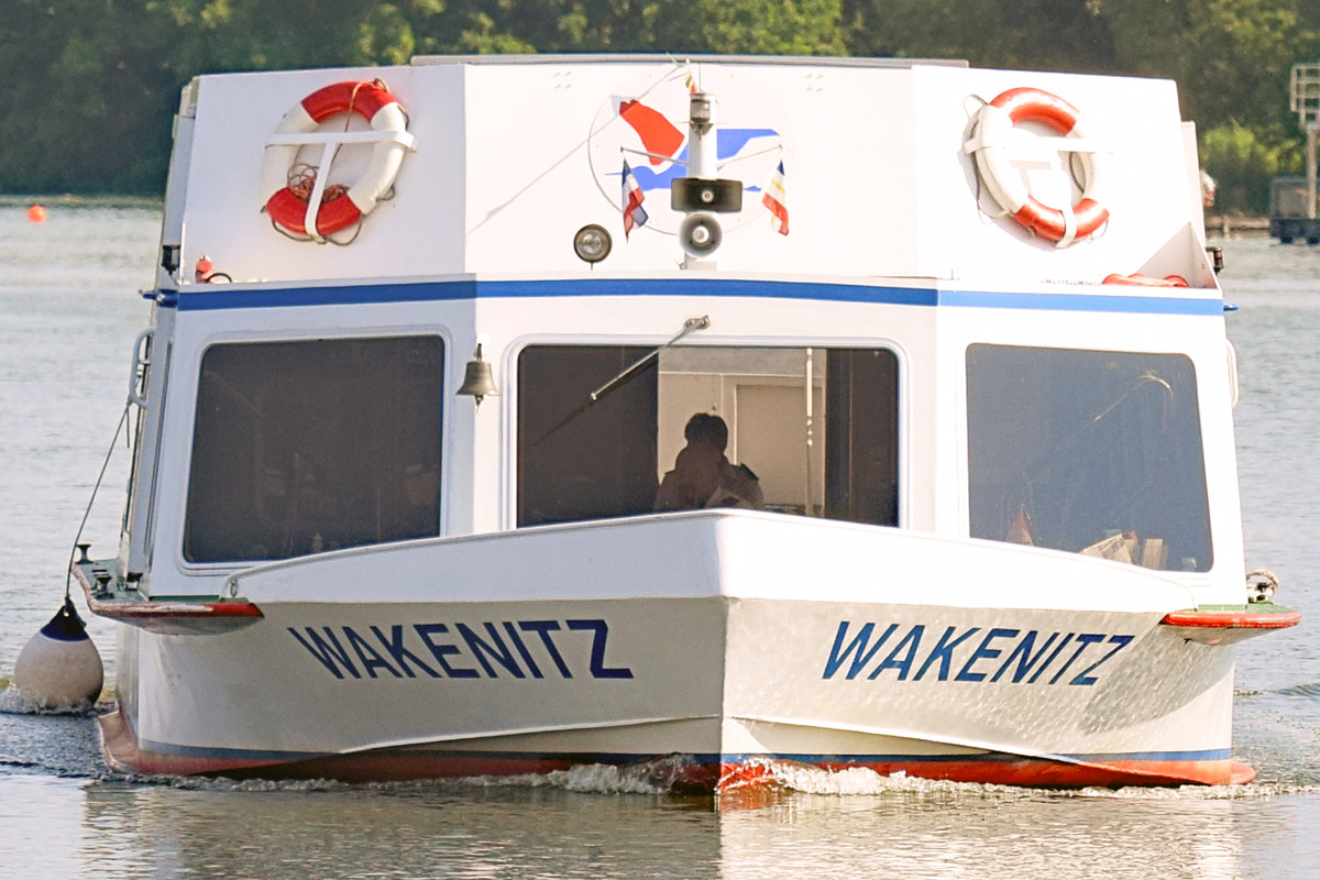 Fahrgastschiff WAKENITZ auf gleichnamigem Fluss. Lübeck, 18.07.2020