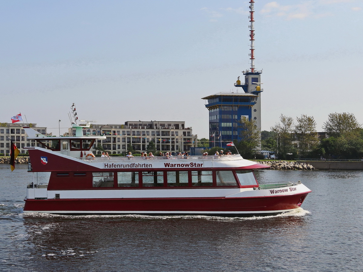 Fahrgastschiff  Warnowstar  am 30. August 2017 vor Warnemünde.