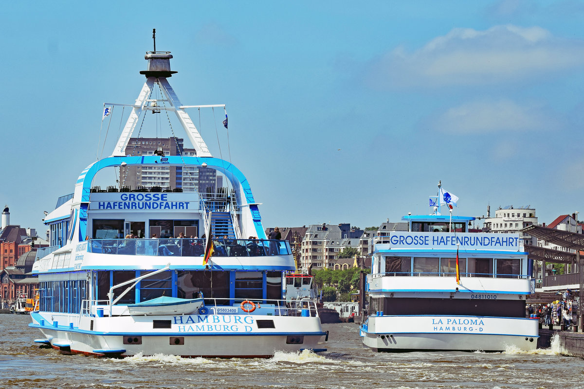 Fahrgastschiffe HAMBURG (rechts im Bild) und LA PALOMA am 26.05.2020 im Hafen von Hamburg (bei den Landungsbrücken). Reederei Rainer Abicht.