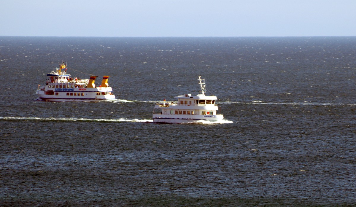 Fahrgastschiffe  Moenchgut  und Nordwind vor Sassnitz am 03.04.15