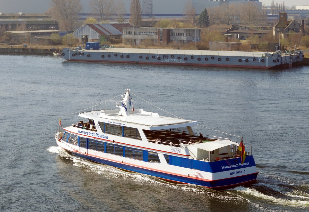 Fahrgastschiff/Linienschiff Hansestadt Rostock am 28.03.17 in Warnemünde