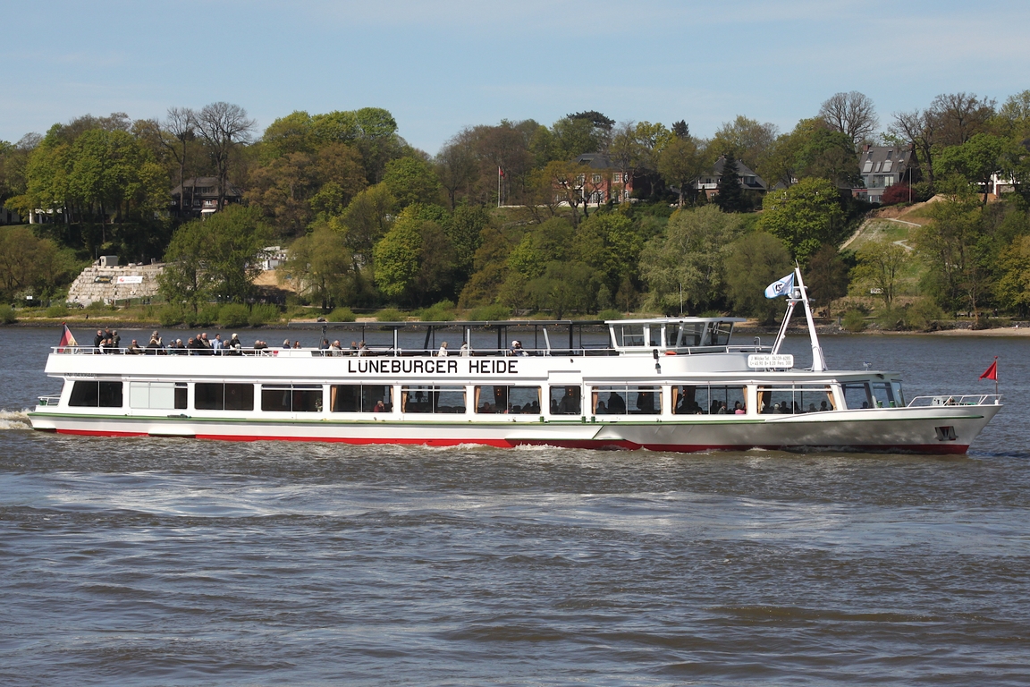 Fahrgstschiff L�NEBURGER HEIDE (ENI 04306440); Datum: 26.04.2026; Aufnahmeort: Elbe/Hafen Hamburg, Deutschland.