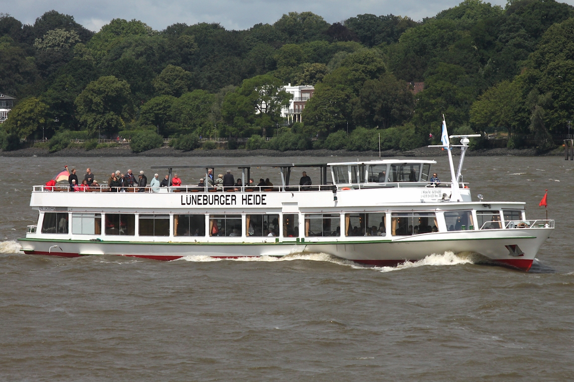 Fahrgstschiff L�NEBURGER HEIDE (ENI 04306440); Datum: 05.07.2026; Aufnahmeort: Elbe/Hafen Hamburg, Deutschland.