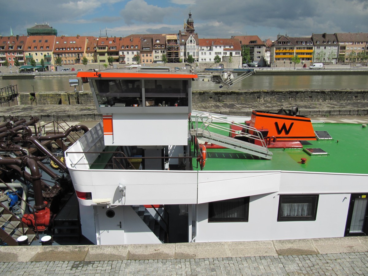 Fahrstand/Steuerhaus des TMS Thüringen (04503620) am 30.07.2013 in der Main-Schleuse Würzburg. 