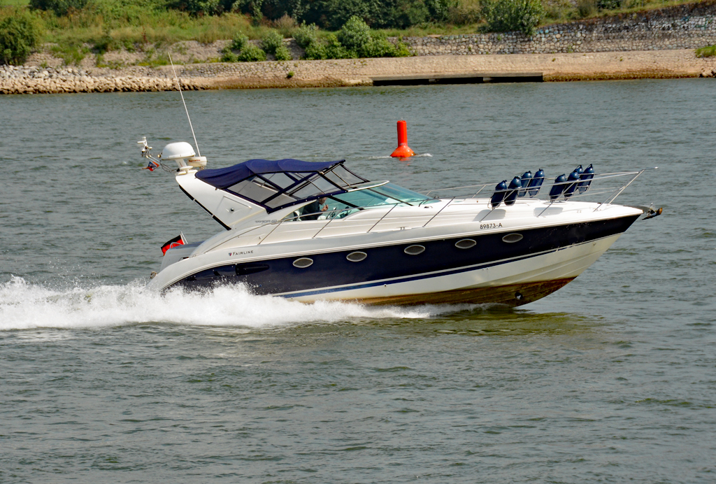 Fairline Motoryacht, 89873-A, auf dem Rhein in Bonn - 14.08.2016