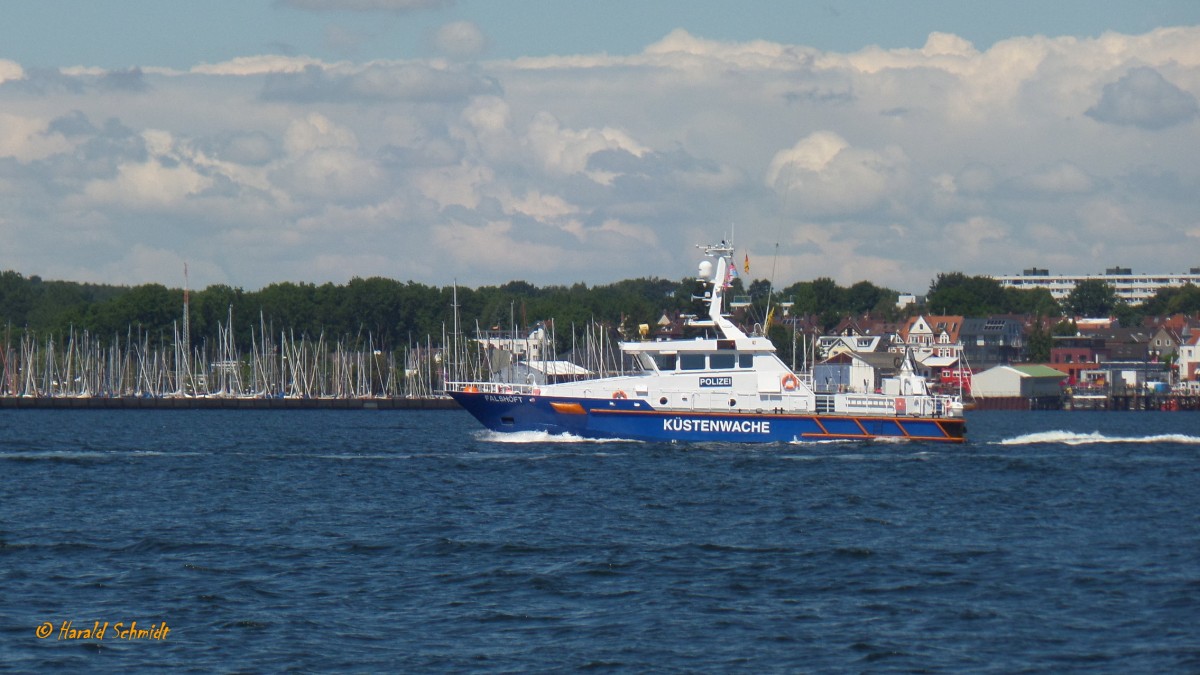 FALSHÖFT (IMO 9452074) am 25.6.2014 auf der Kieler Förde /
Küstenstreifenboot der WSP-SH  /  Lüa 27,2 m, BaS 6,2 m, Tgt 1,6 m / 2 MTU-Diesel, ges. 1800 kW, 2448 PS, 2 Schaffran-Festpropeller, 22 kn / 2008 bei Fassmer-Werft, Berne-Motzen /

