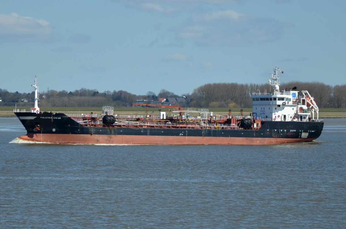 FALSTRIA SWAN  Chemie-Tanker  IMO 9367217  , Baujahr  2006  , Lühe  06.04.2015