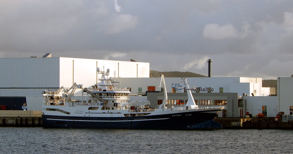 Fangschiff ASTRID S264 am 09.10.20 in Mukran