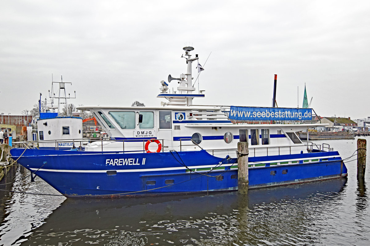 FAREWELL II am 15.4.2018 im Hafen von Lübeck-Travemünde. Das Schiff wird hauptsächlich für See-Bestattungen eingesetzt.