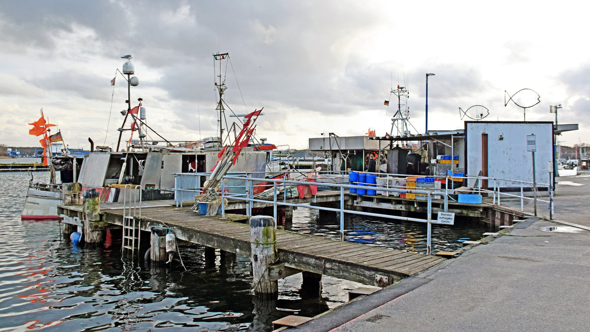  Feierabend  im Fischereihafen von Lübeck-Travemünde. Aufnahme vom 14.03.2021