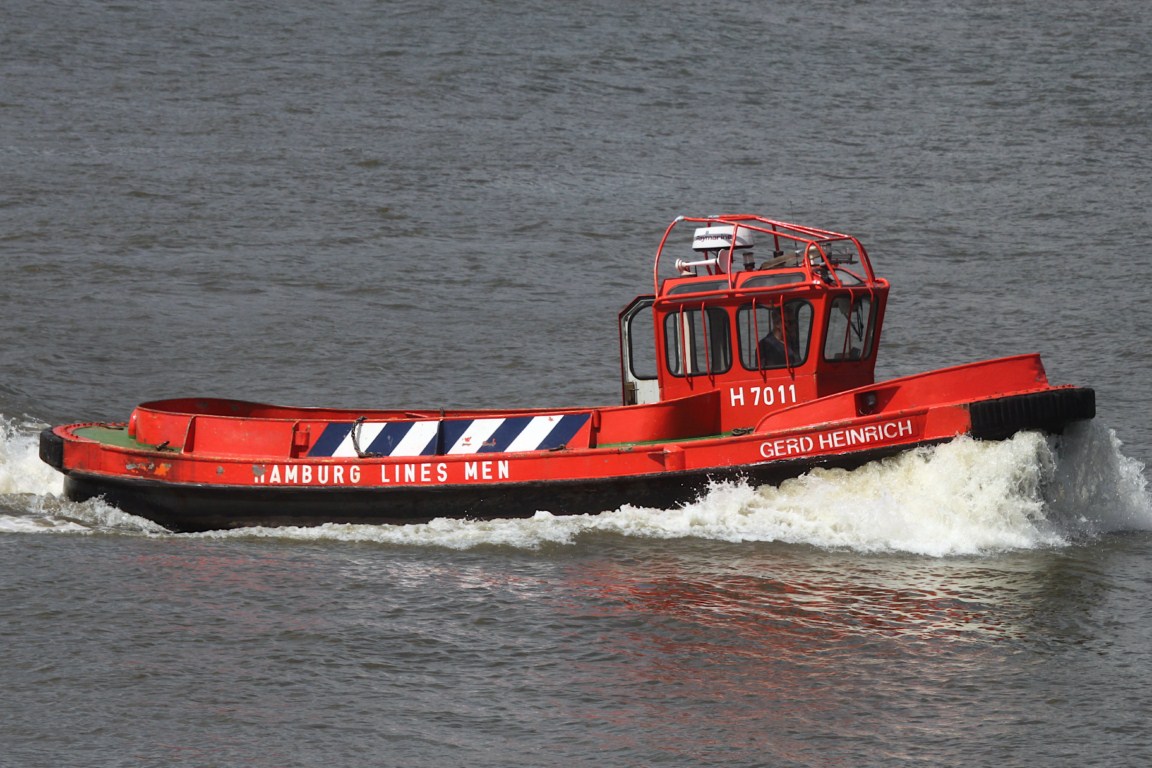 Festmacher GERD HEINRICH (H 7011) ; Eigner/Betreiber: HLM (Oestmann Altona); Datum: 10.07.2026; Aufnahmeort: Elbe/Hafen Hamburg, Deutschland.