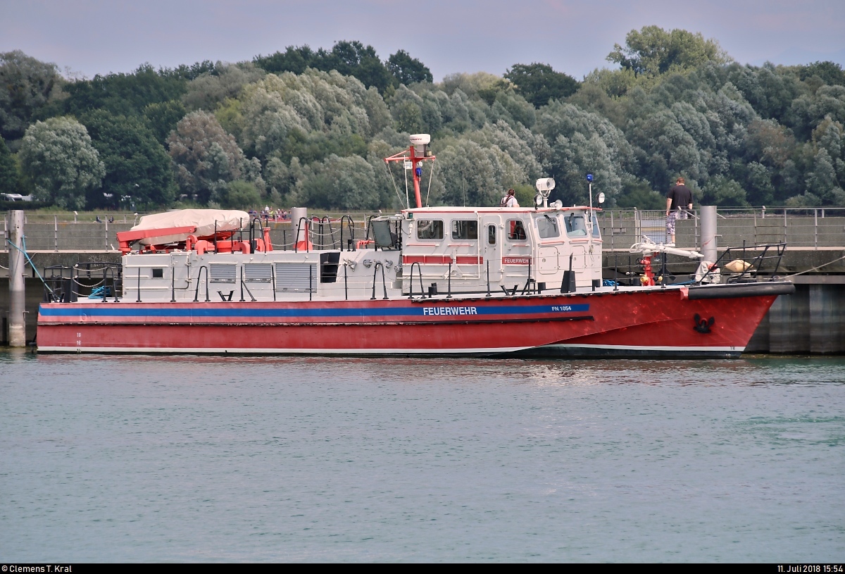 Feuerlöschboot FLB 23-6 (Name: Florian Friedrichshafen 01/78 | FN-1054 | Hersteller: VEB Yachtwerft Berlin-Köpenick) steht in seinem Heimathafen Friedrichshafen.
[11.7.2018 | 15:54 Uhr]