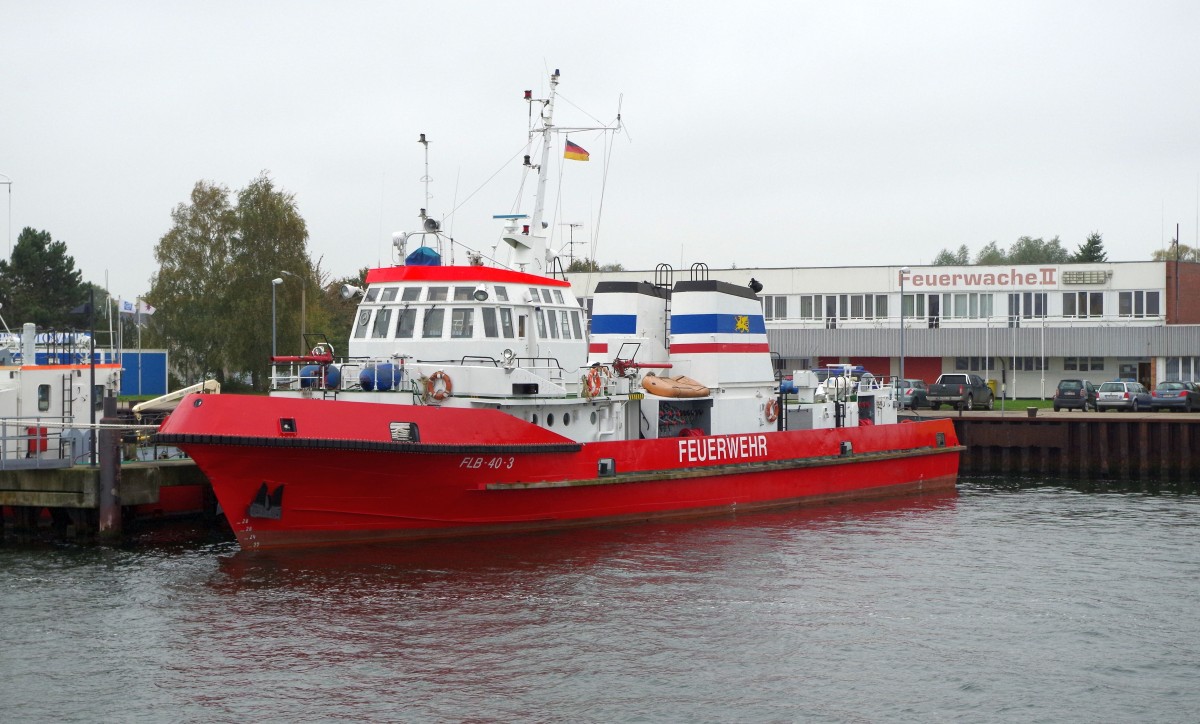 Feuerlöschboot FLB 40-3 am 18.10.14 in Rostock.