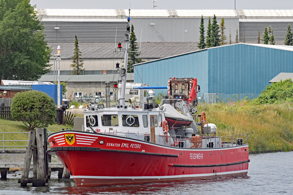 Feuerlöschboot SENATOR EMIL PETERS am 11.7.2019 im Hafen von Lübeck