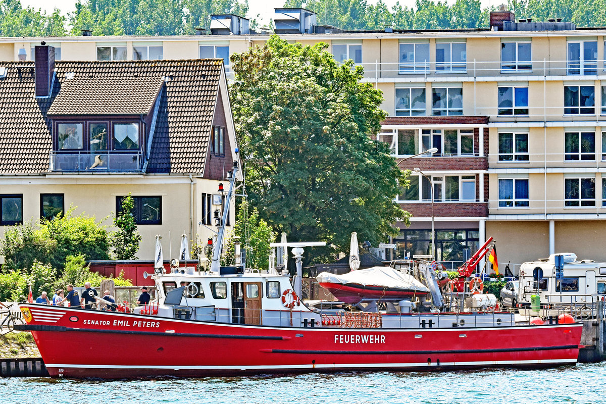 Feuerlöschboot SENATOR EMIL PETERS am 27.06.2020 in Lübeck-Travemünde auf der Priwall-Seite liegend