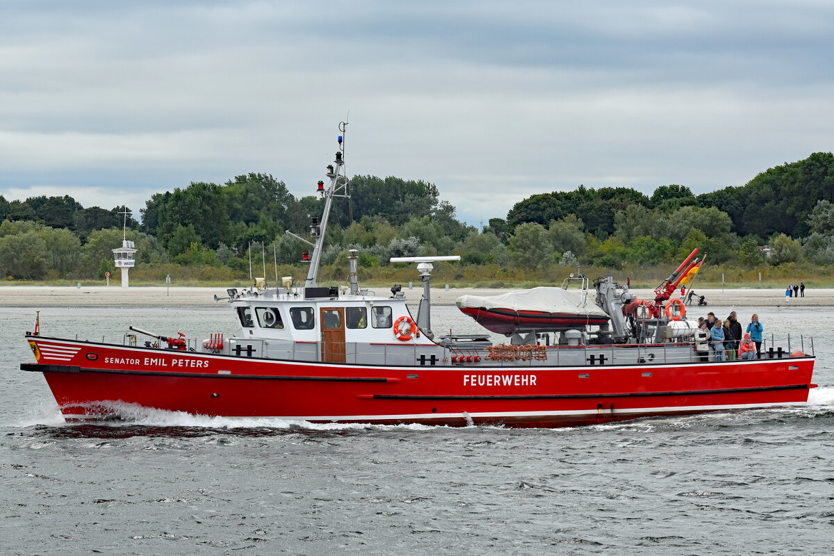 Feuerlöschboot SENATOR EMIL PETERS am 25.08.2021 in der Ostsee vor Lübeck-Travemünde