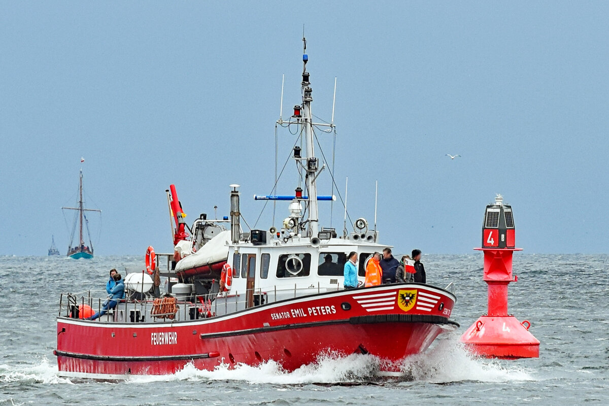 Feuerlöschboot SENATOR EMIL PETERS am 25.08.2021 in der Ostsee vor Lübeck-Travemünde