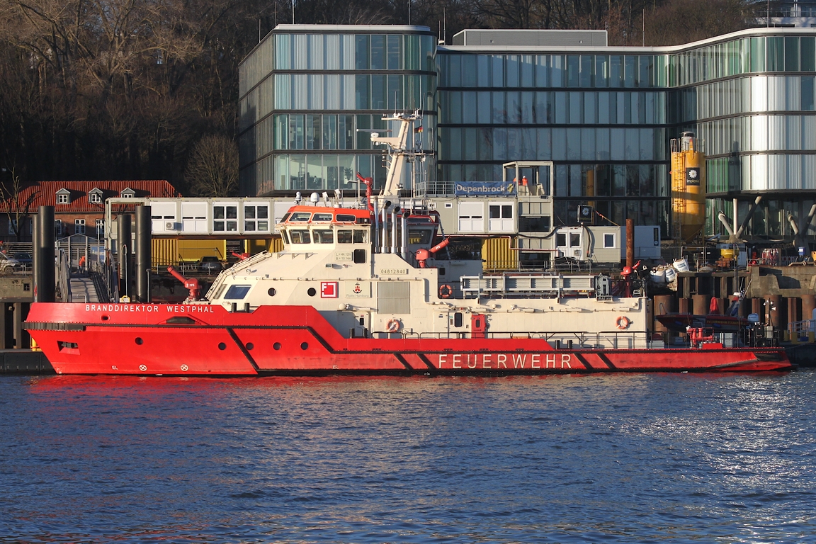 Feuerwehrschiff BRANDDIREKTOR WESTPHAL (ENI 04812840); Eigner/Betreiber: Feuerwehr Hamburg; Datum: 25.02.2026; Aufnahmeort: Elbe/Hafen Hamburg, Deutschland.