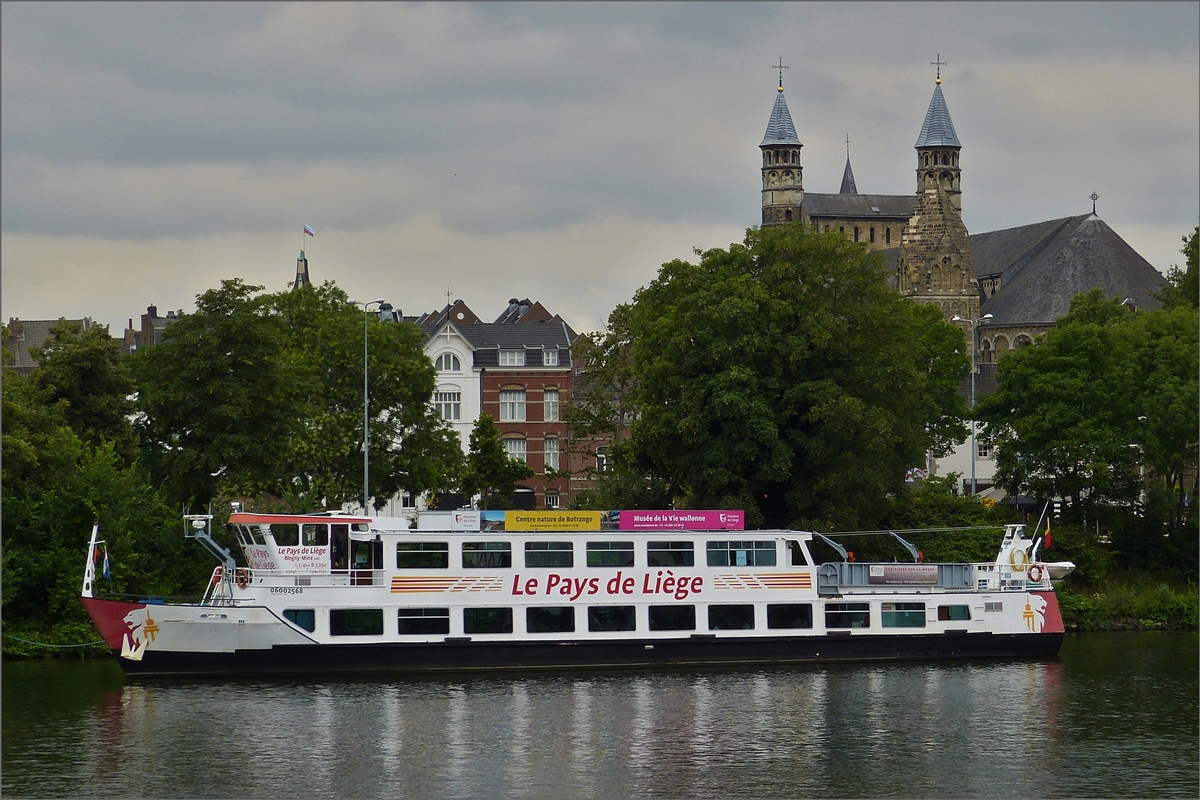 FGS „Le Pays de Lige“, Bj 1989, ENI 06002568; L 41 m; B 7,25 m;  liegt am 17.07.2020 in Maastricht am Ufer vor Anker.   