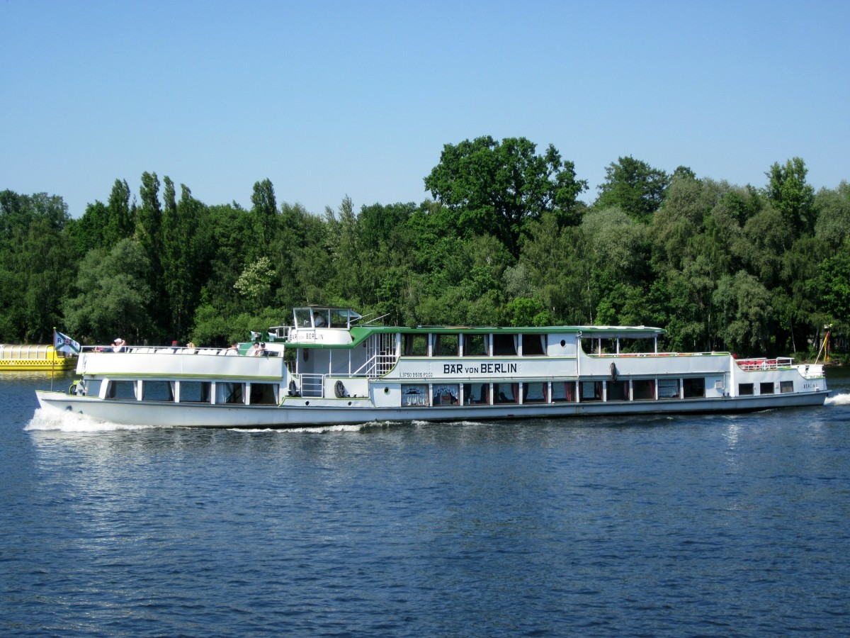 FGS Bär von Berlin (37,50 x 5,05) am 22.05.2014 auf der Havel zu Tal bei Krughorn