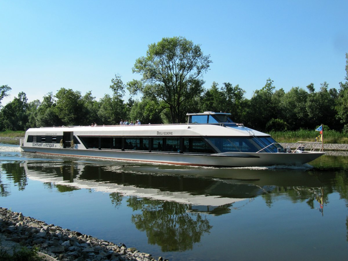 FGS Belvedere (04805340 , 40,96 x 6,50m) am 24.06.2016 im Sacrow-Paretzer-Kanal (UHW) auf Bergfahrt.