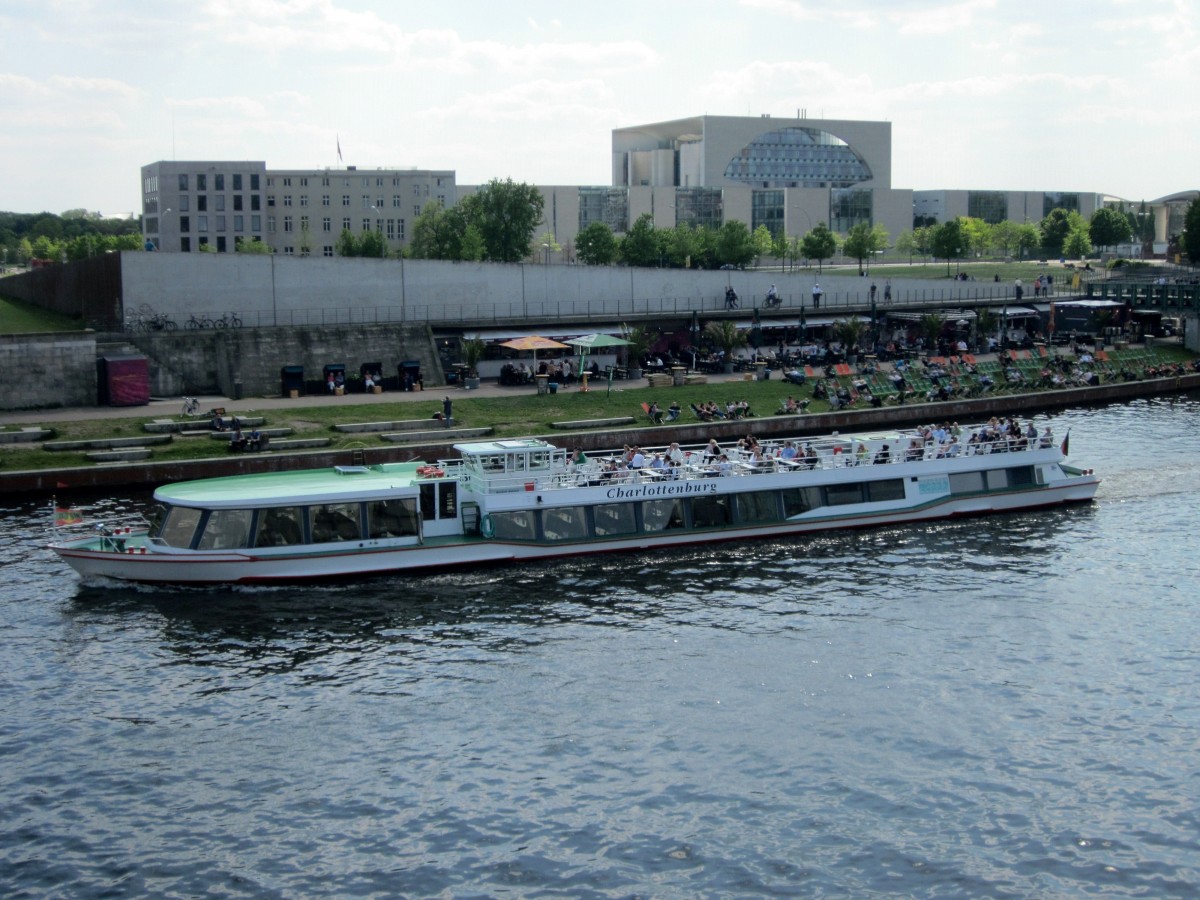 FGS Charlottenburg (43 x 6,90) der Reederei Bruno Winkler am 29.04.2014 auf der Spree zu Berg am  Spreebogenpark