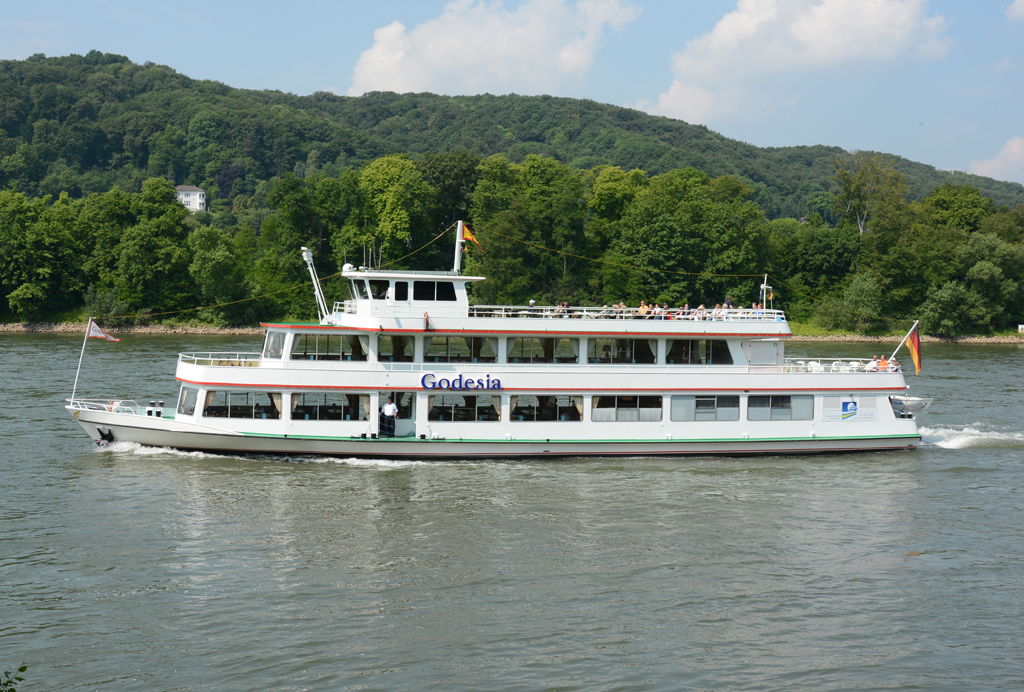 FGS  Godesia  auf dem Rhein bei Bad Honnef - 03.06.2014