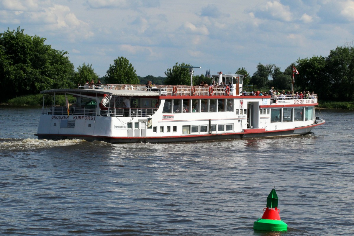 FGS Grosser Kurfürst (51,08 x 8,20) am 24.05.2014 auf der Elbe bei Tangermünde zu Berg. Das FGS fuhr bis 2006 in Berlin bei der Stern-und Kreisschifffahrt - heute Reederei Kaiser.