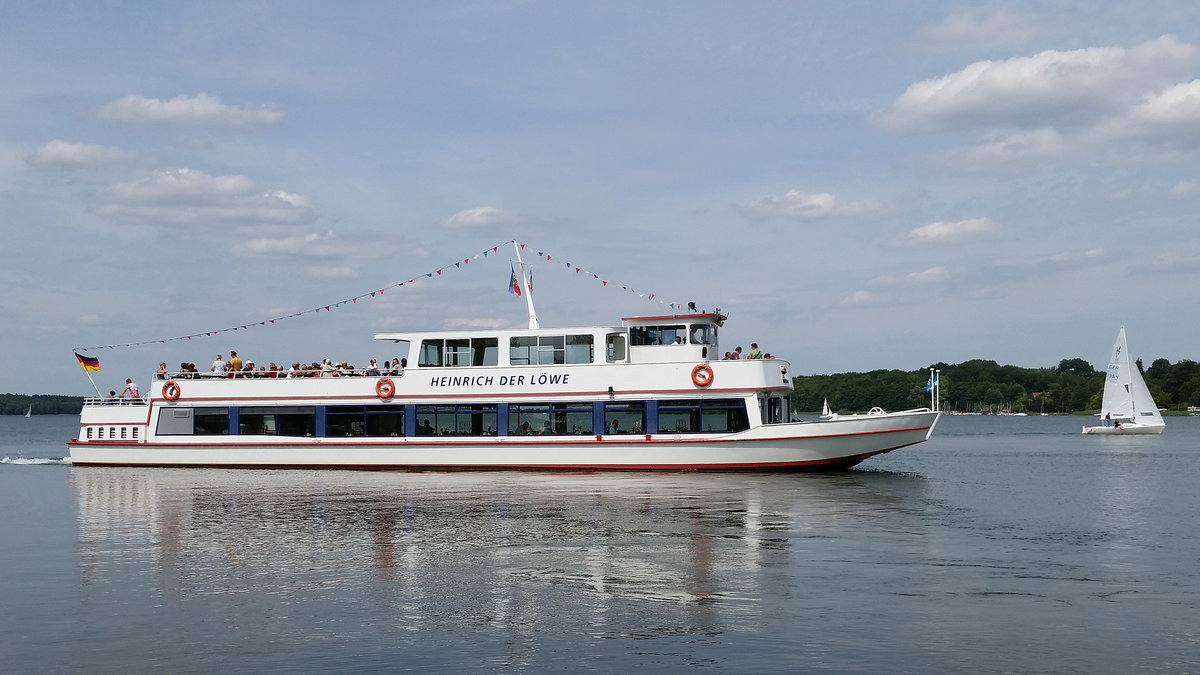 FGS HEINRICH DER LÖWE L 34,5 m , B 6,8 m , 398 Personen, Baujahr 1973 LUX-WERFT; Ratzeburger See, 20.07.2019
