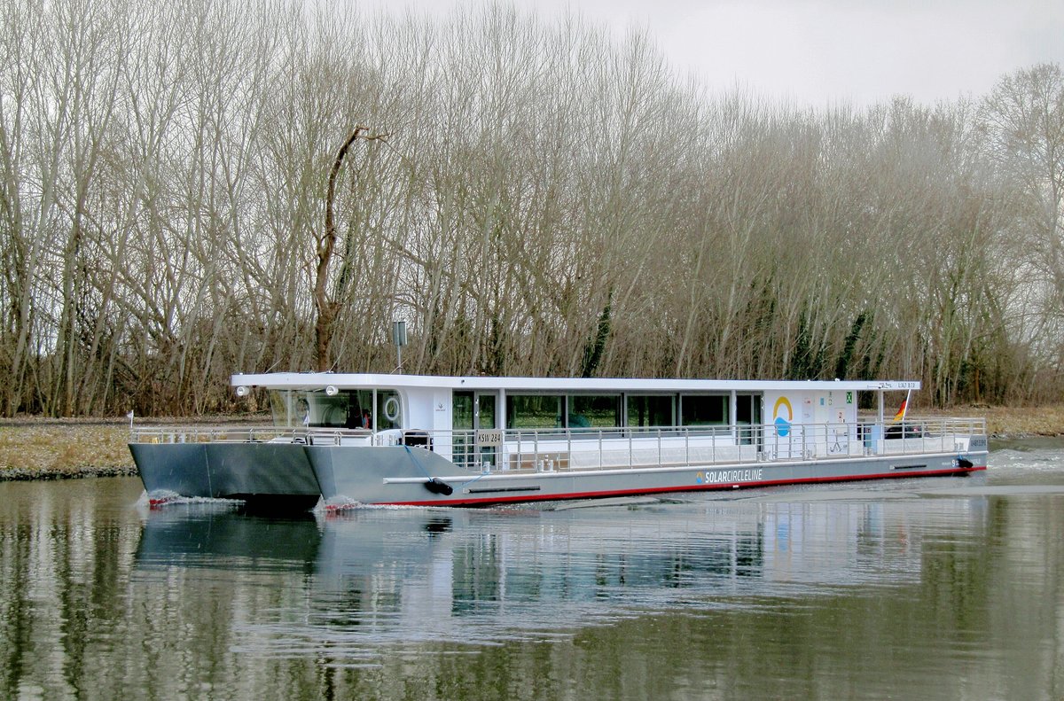 FGS  KSW 284 (04813390 , 36,7 x 7m) , lt. MT SUNCAT 120 2 , am 19.03.2021 im Sacrow-Paretzer Kanal / UNTERE HAVEL-WASSERSTRASSE zw. Schlänitzsee und Marquardt auf Bergfahrt nach Berlin.