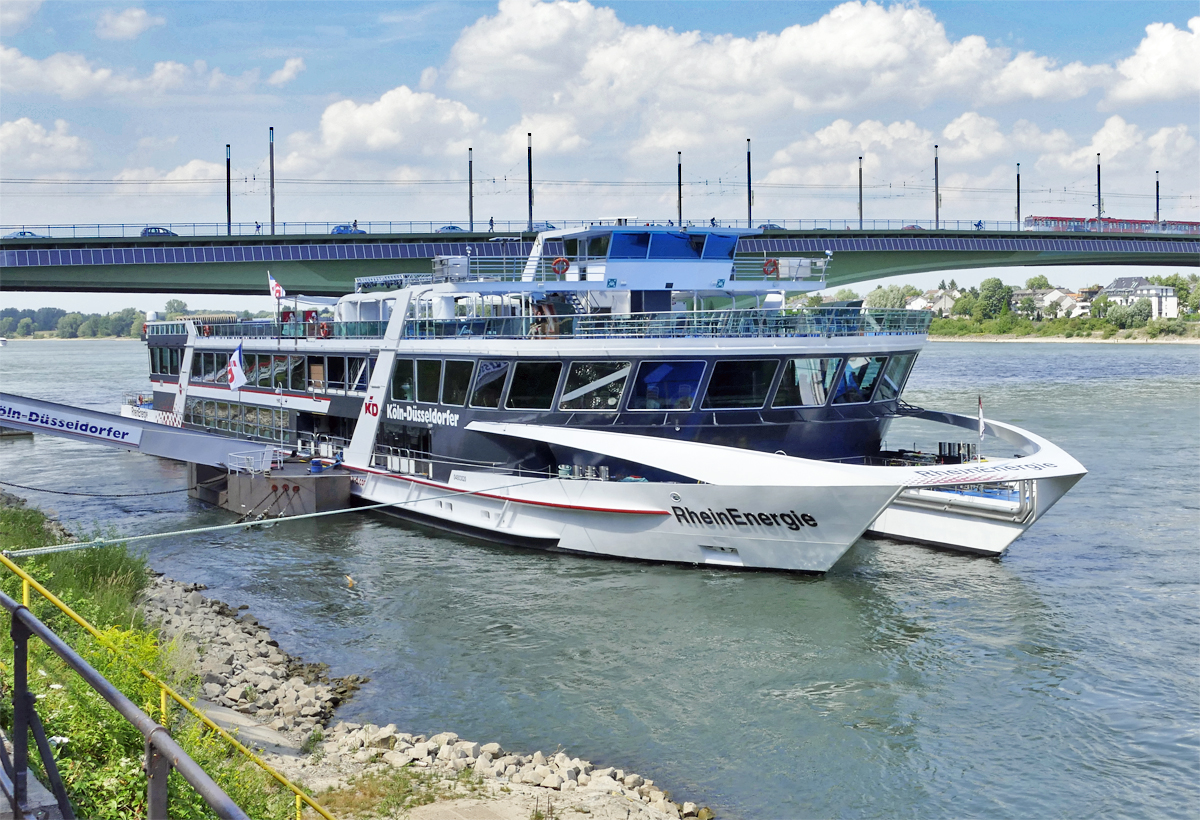 FGS  Rhein Energie  der KD am Brassertufer in Bonn - 07.07.2017