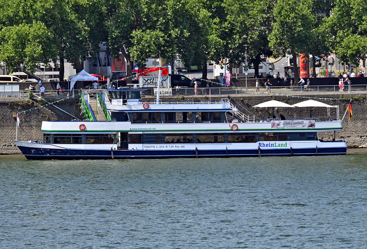 FGS RHEINLAND für 230 Passagiere am Konrad-Adenauer-Ufer in Köln - 12.07.2022