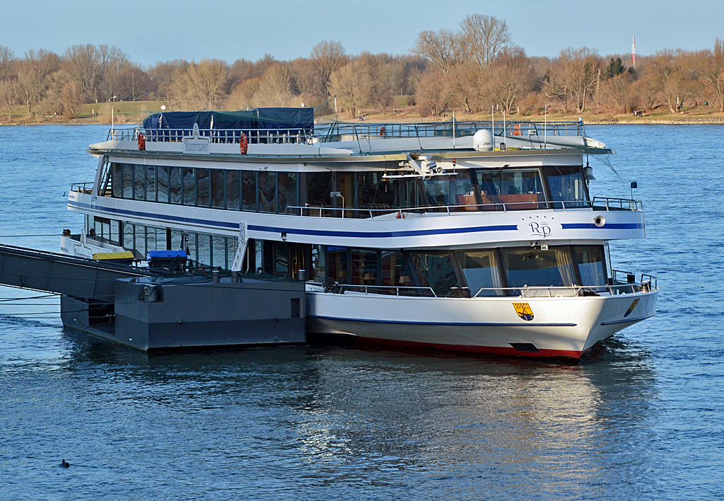 FGS  Rheinprinzessin  an einer Anlegestelle am Rhein in Bonn - 02.02.2014