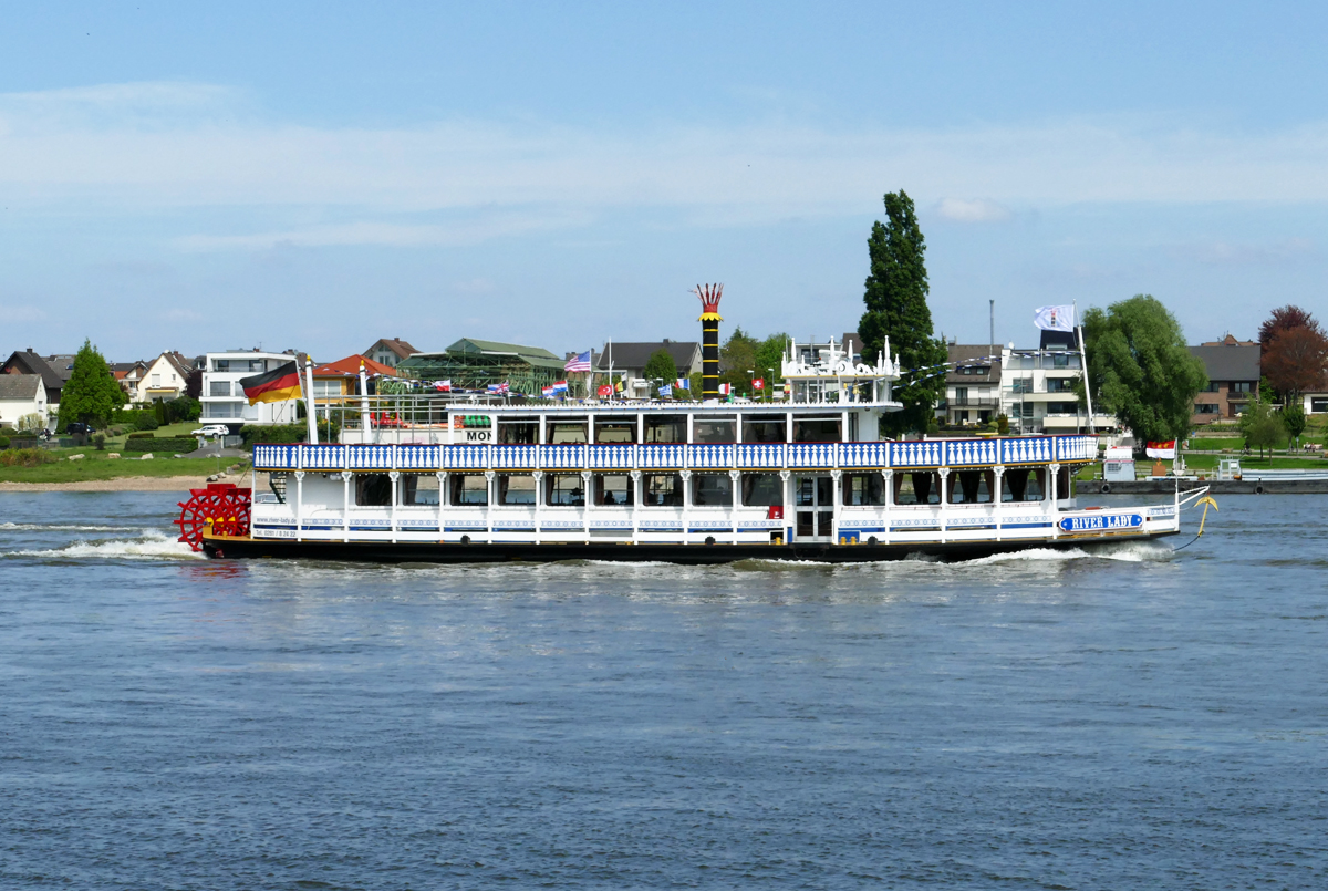 FGS  River Lady  auf dem Rhein in Mondorf, leer unterwegs nach Bonn zur Veranstaltung Rhein in Flammen - 06.05.2017