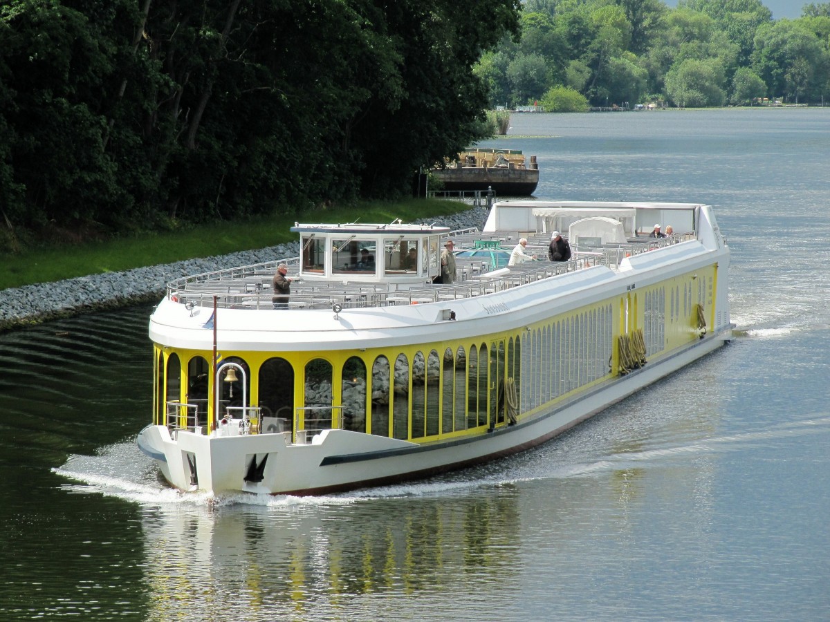 FGS Sanssouci (04808290 , 72,11 x 8,96) am 24.06.2014 im Sacrow-Paretzer-Kanal zw. Weißer See und Jungfernsee zu Berg.