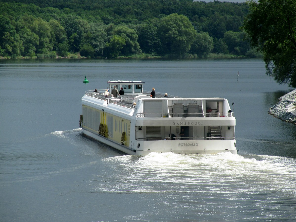 FGS Sanssouci (04808290) nimmt am 24.06.2014 am Ende / Anfang des Sacrow-Paretzer-Kanal's  Fahrt auf  und fährt zu Berg in den Jungfernsee ein.