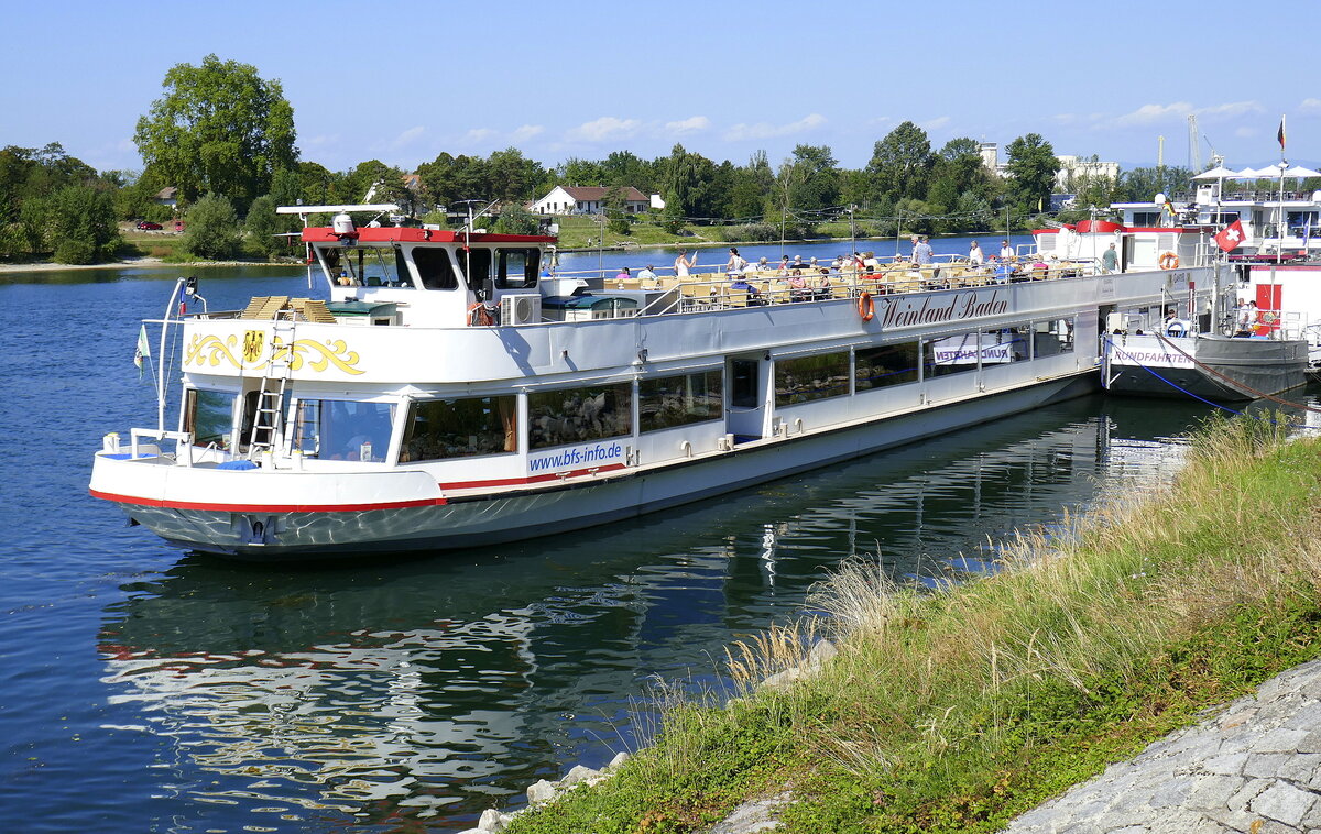 FGS  Weinland Baden , vor der Abfahrt von Breisach am Rhein nach Colmar im Elsaß, Aug.2023