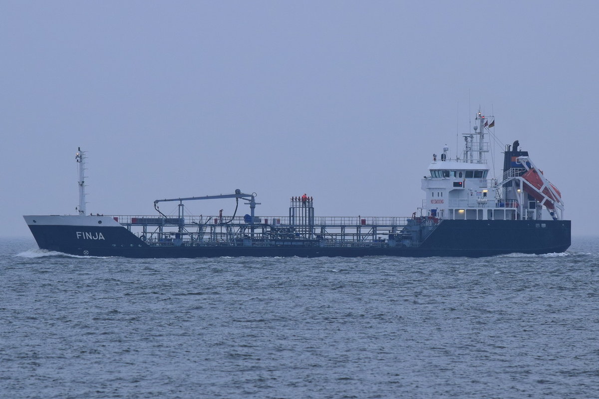 FINJA , Tanker , IMO 9212345 , Baujahr 2000 , 67.26 × 11.92m , Cuxhaven , 20.12.2018