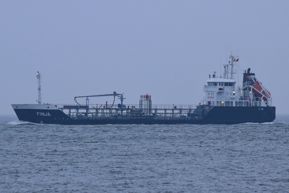 FINJA , Tanker , IMO 9212345 , Baujahr 2000 , 67.26 × 11.92m , Cuxhaven , 20.12.2018